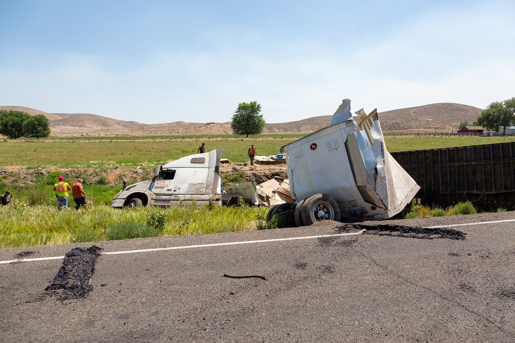 truck accident attorney David Legare Law - Commercial trailer wreck